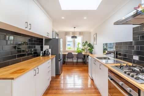 Photo of property in 206a Miromiro Road, Normandale, Lower Hutt, 5010