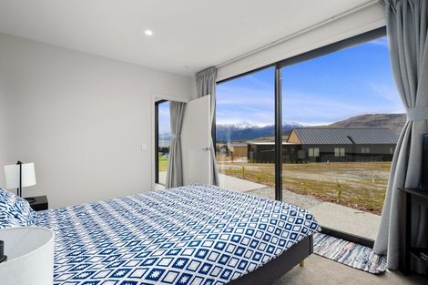 Photo of property in 16 Kinross Lane, Jacks Point, Queenstown, 9371
