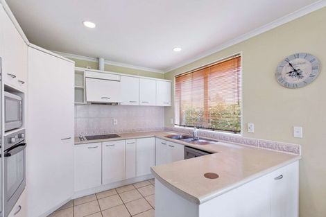 Photo of property in 25 Fernbrook Close, Burswood, Auckland, 2013