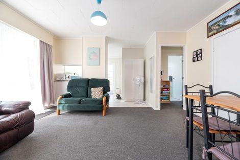 Photo of property in 2/27 Spence Road, Henderson, Auckland, 0612