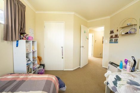 Photo of property in 33 Geneva Terrace, Kelvin Grove, Palmerston North, 4414