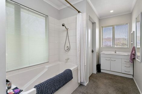 Photo of property in 38 Kinder Street, Acacia Bay, Taupo, 3330