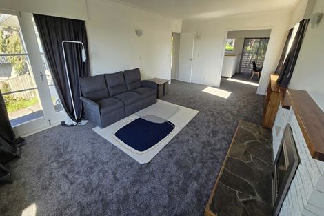 Photo of property in 88 Chivalry Road, Glenfield, Auckland, 0629
