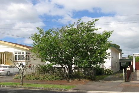 Photo of property in 17 Hawea Road, Point Chevalier, Auckland, 1022