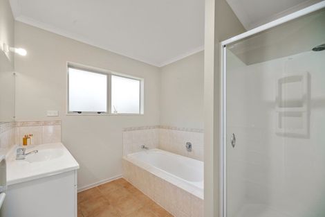 Photo of property in 1 Frank Knight Place, Waiuku, 2123