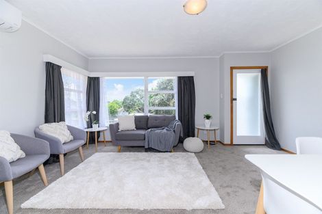 Photo of property in 2/11 Lenihan Street, Northcote, Auckland, 0627