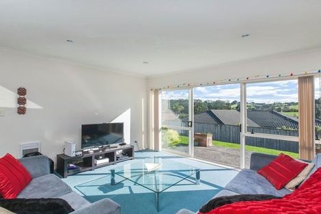 Photo of property in 52 Summerland Drive, Henderson, Auckland, 0612