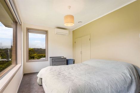 Photo of property in 8 Rauhuia Crescent, Parau, Auckland, 0604