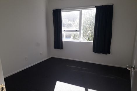 Photo of property in 64a Newlands Road, Newlands, Wellington, 6037