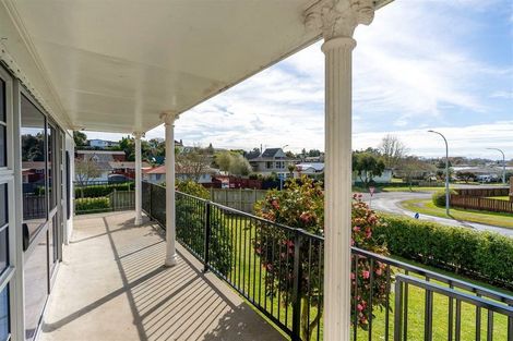 Photo of property in 2 Lachlan Drive, Dinsdale, Hamilton, 3204