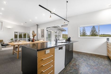 Photo of property in 10 Double Bay Place, Army Bay, Whangaparaoa, 0930