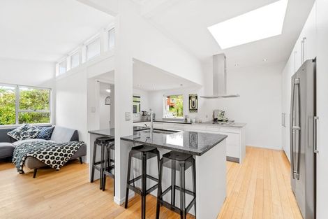 Photo of property in 1 Garmons Way, Castor Bay, Auckland, 0620