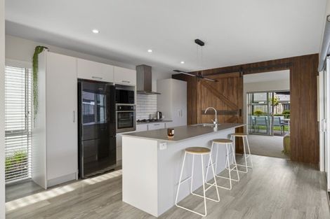 Photo of property in 90 Dunkeld Drive, Papamoa, 3118