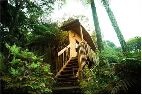 Photo of property in 426 Scenic Drive, Waiatarua, Auckland, 0612