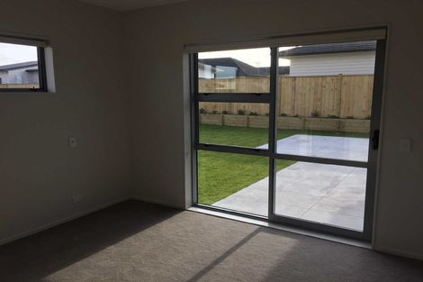 Photo of property in 12 Kaimanawa Road, Karaka, Papakura, 2113