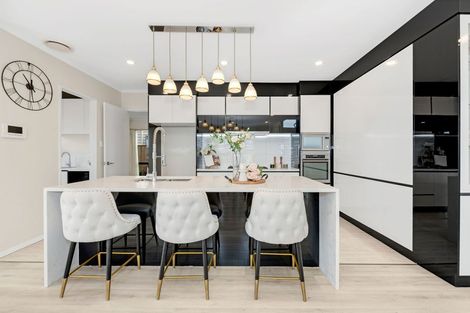 Photo of property in 27 Hakinakina Drive, Flat Bush, Auckland, 2019