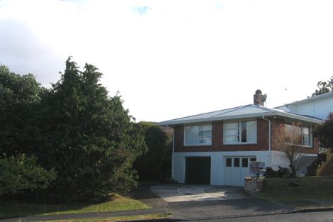 Photo of property in 1/213 Glenfield Road, Hillcrest, Auckland, 0627