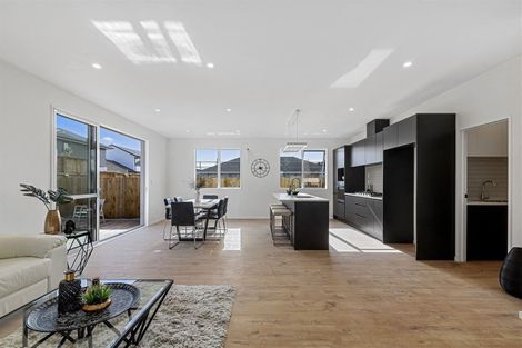 Photo of property in 5 Ropere Street, Kumeu, 0810