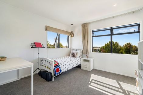 Photo of property in 143 Whangaparaoa Road, Red Beach, 0932