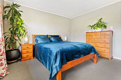 Photo of property in 10 Lorena Place, West Harbour, Auckland, 0618