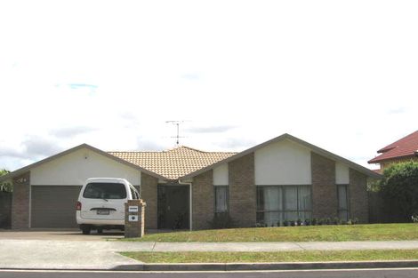 Photo of property in 25 Lorikeet Place, Unsworth Heights, Auckland, 0632