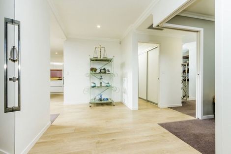 Photo of property in 1 Eric Farley Drive, Kumeu, 0810