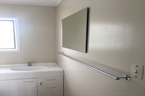 Photo of property in 1/3 Tusac Place, Totara Vale, Auckland, 0627