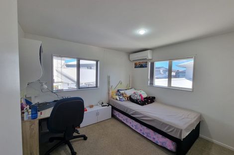 Photo of property in 26 Brashier Circle, Sunnyvale, Auckland, 0612