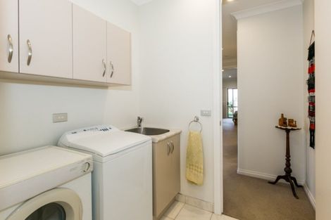 Photo of property in 20 Heynes Place, Clive, 4102