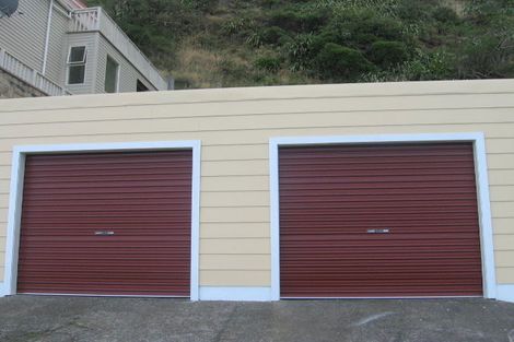 Photo of property in 132 The Esplanade, Houghton Bay, Wellington, 6023