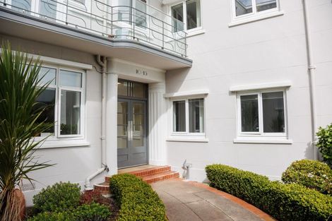 Photo of property in Fountain Court, 13/48 Oriental Parade, Oriental Bay, Wellington, 6011