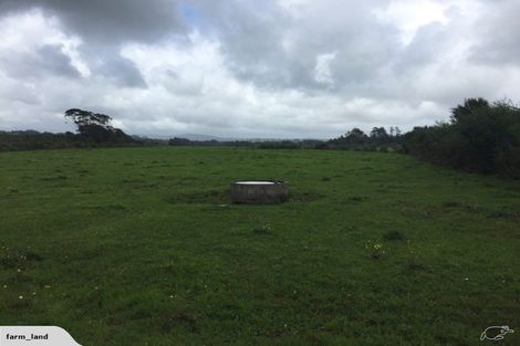 Photo of property in 467 Waitakere Road, Taupaki, Henderson, 0782