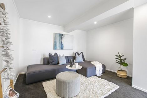 Photo of property in 52 Ravenwood Drive, Forrest Hill, Auckland, 0620