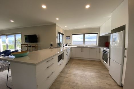 Photo of property in 20 Messenger Terrace, Oakura, 4314