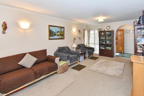 Photo of property in 15 Tonson Place, Weymouth, Auckland, 2103