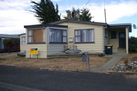 Photo of property in 16 Jollie Road, Twizel, 7901