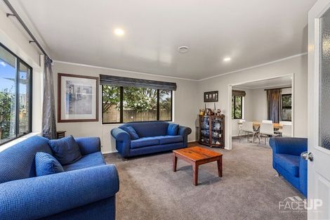 Photo of property in 18 Rosetti Rise, West Harbour, Auckland, 0618