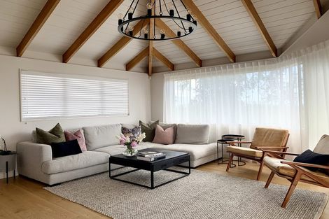 Photo of property in 1/70 Ocean View Road, Northcote, Auckland, 0627