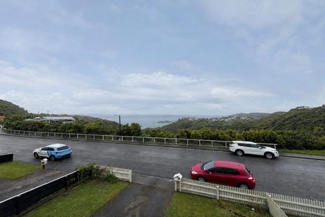 Photo of property in 7b Ladbrooke Drive, Newlands, Wellington, 6037