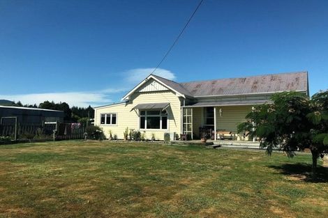 Photo of property in 98 Abel Tasman Drive, Takaka, 7110
