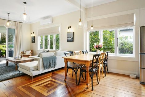 Photo of property in 122 Victoria Street, Cambridge, 3434