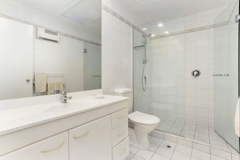 Photo of property in 3/212 Hurstmere Road, Takapuna, Auckland, 0622