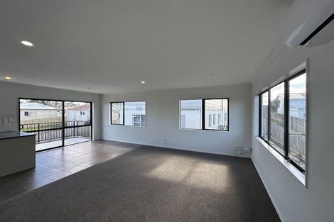 Photo of property in 931 Whangaparaoa Road, Manly, Whangaparaoa, 0930