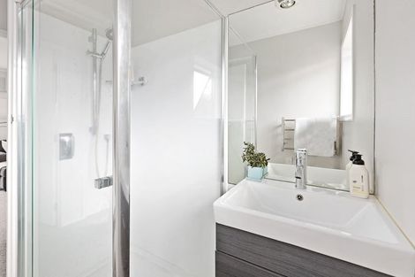 Photo of property in 1/20 Gladys Avenue, Glenfield, Auckland, 0629