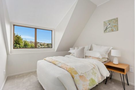 Photo of property in 1/12 Shanaway Rise, Hillcrest, Auckland, 0627