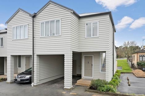 Photo of property in 7/30 John Jennings Drive, Oteha, Auckland, 0632