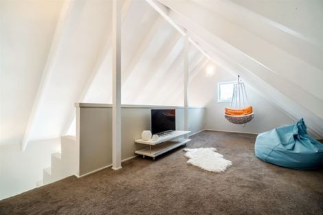 Photo of property in 2/210 Sunnynook Road, Totara Vale, Auckland, 0627