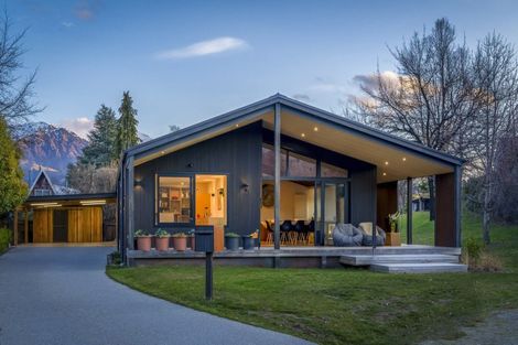 Photo of property in 10 Preston Drive, Arrowtown, 9302