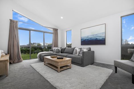 Photo of property in 125 Mcrobbie Road, Kingseat, Papakura, 2580