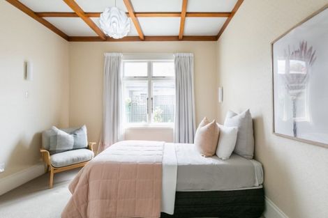 Photo of property in 4 Cobden Lane, Bluff Hill, Napier, 4110